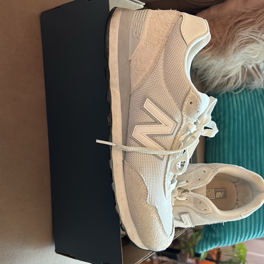 New Balance women’s sneaker - Picture 2 of 9